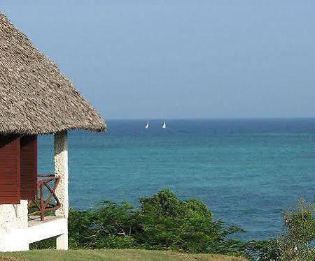 Tijara Beach Hotell Mombasa Exteriör bild