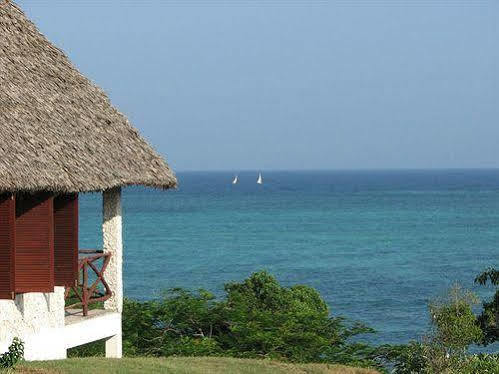 Tijara Beach Hotell Mombasa Exteriör bild